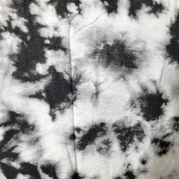 Bluenotes tie dye v-neck t-shirt. Size small - Picture 3 of 5